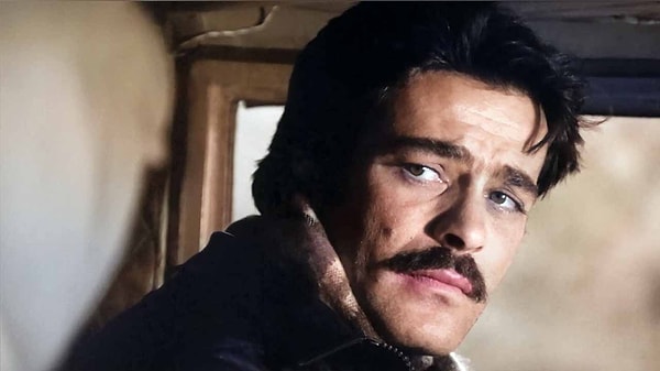 Kadir İnanır, kariyeri boyunca yalnızca oyunculuğuyla değil, düşüncelerini açıkça dile getirmesiyle de tanındı.