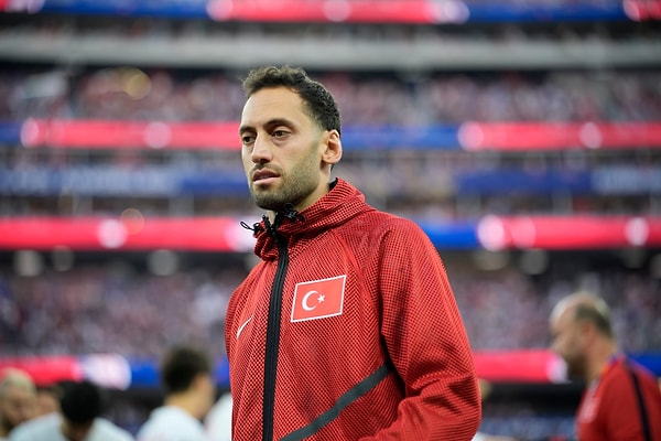 A Milli Takım, Türkiye'ye döndü. Hakan Çalhanoğlu ve Kerem Aktürkoğlu'ndan paylaşım geldi.