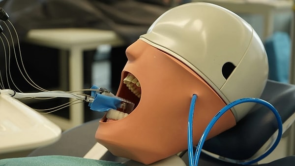 Robot Dentist Cuts Weeks of Treatment to One Visit