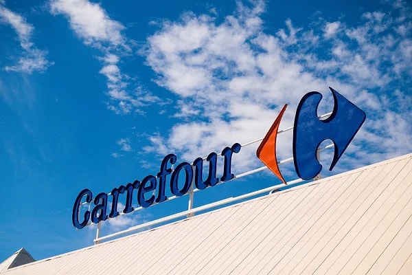8. Carrefour logosundaki "C"