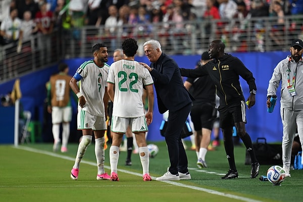 Son dakikalar futbol hariç her şeyin konuşulduğu anlara sahne oldu.