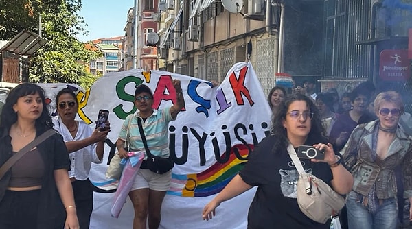 40'dan fazla gözaltı var.
