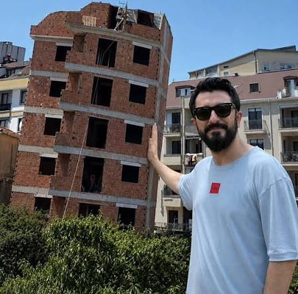 Çekmeköy'de sanal medyada bir binanın eğri durduğu iddiasına ilişkin Çekmeköy Belediye Başkanı Orhan Çerkez, belediyenin teknik ekipleriyle birlikte adreste incelemelerde bulundu.