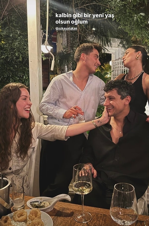 Atakan Özkaya, Dilin Döğer, Alperen Çankaya ve Yaren Güldiken birlikte yemeğe çıktı. 👇
