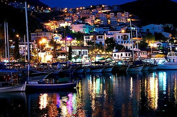 Nightlife in Kaş: Bars, Clubs, and Open-Air Venues - 2026
