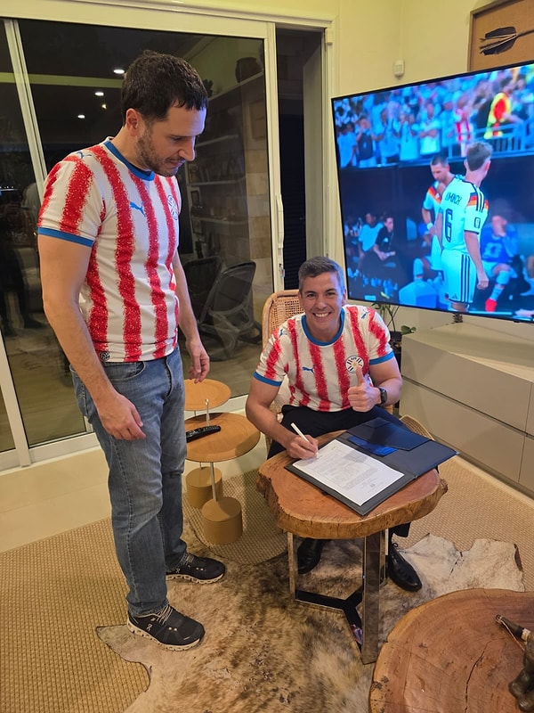 Paraguay Devlet Başkanı Santiago Pena, milli takımlarının 2026 Dünya Kupası'nda Almanya'yı turnuva dışına itmesinin ardından 30 Haziran tarihini tüm ülkede resmi tatil ilan etti.