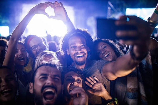 Urla'da Gece Hayatı: Bar, Kulüp ve Açık Hava Mekanları - 2026