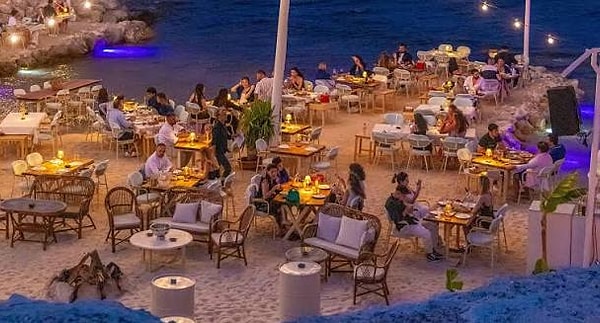 SSS: Alaçatı Eğlence Mekanları Hakkında Merak Edilenler
