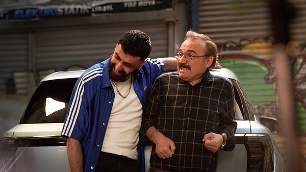 Merakla beklenen "2 Aile Arasında" filminden ilk set görüntüleri geldi!