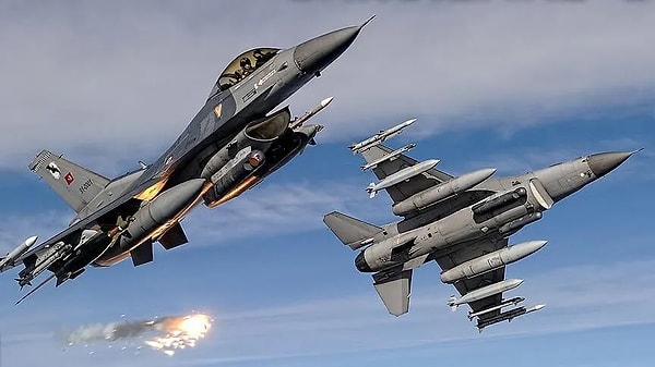 Türk hava sahasında bu akşam saatlerinde hareketli anlar yaşandı.