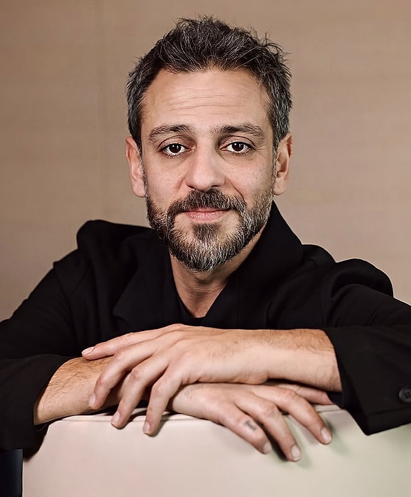 Erkan Kolçak Köstendil'in yıllardır çekmek istediği ve ilk olarak Çare Messi adıyla duyurulan Alt Üst filmiyle ilgili beklenmedik bir gelişme yaşandı.