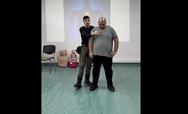 Neden Heimlich değil de göğüs basısı?