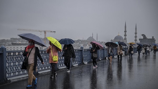 AKOM tarih verdi: İstanbul'a gök gürültülü sağanak yağış geliyor.