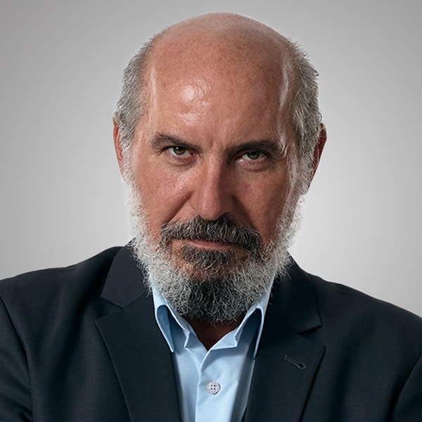 Hailed as one of the most esteemed character actors in Turkish theatre and television, Hüseyin Soysalan has breathed life into hundreds of diverse characters throughout his nearly four-decade-long artistic career.