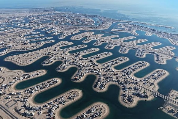 Constructed using advanced engineering techniques, Sea City lies just north of the Al Zour thermal power plant. Moreover, the project is transforming the face of the surrounding region.