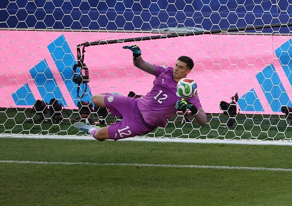 Paraguay, Almanya’yı penaltılarla eleyerek 2026 Dünya Kupası’nın en büyük sürprizlerinden birine imza attı.