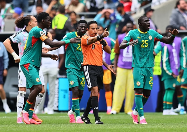 Belçika ile Senegal arasındaki mücadele nefesleri kesti.