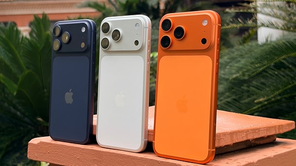 Teknoloji dünyasının zirvesinde yer alan Apple, dünya genelinde yaşanan akıllı telefon bileşeni ve çip tedariki sıkıntılarına meydan okuyan iddialı bir büyüme stratejisini hayata geçiriyor.