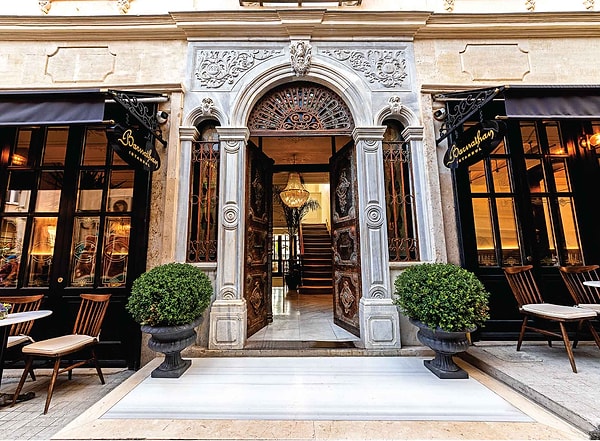 One of the first five apartment buildings in Istanbul: The Barnathan Apartment