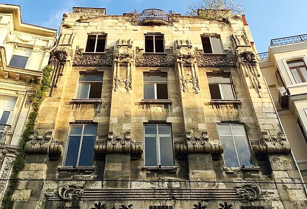 Restored to Its Former Glory: The Botter Apartment