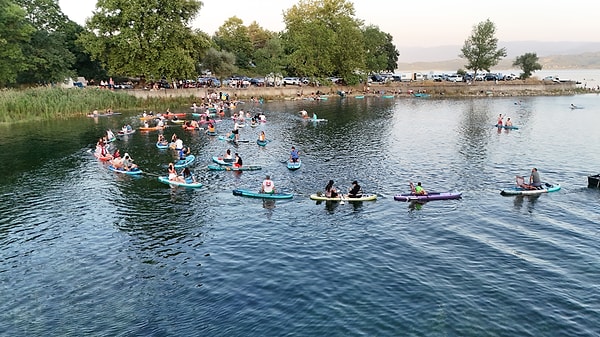 SUP On Sapanca Su Sporları Derneği tarafından Sapanca gölünde son dönemde yeni nesil su sporu olarak dikkat çeken Stand-Up Paddle (SUP) etkinliği düzenlendi.