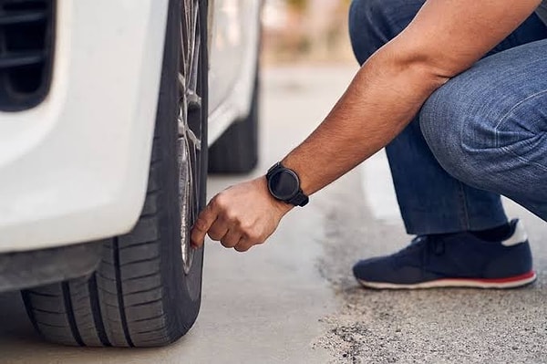 It is recommended, for the sake of both the driver's well-being and the tires' longevity, to take a break every two hours during long-distance journeys.