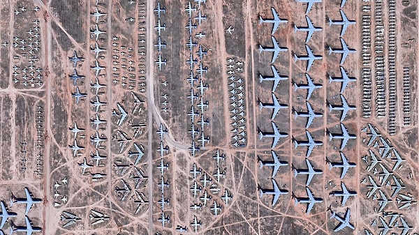 The facility, in reality, serves as an immense and highly organized "storage depot for building materials," originally established for the American Air Force.