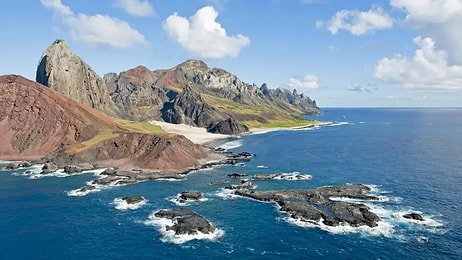 32 Soldiers Serve on a Deserted Island in the Middle of the Ocean: The Reason is Surprising