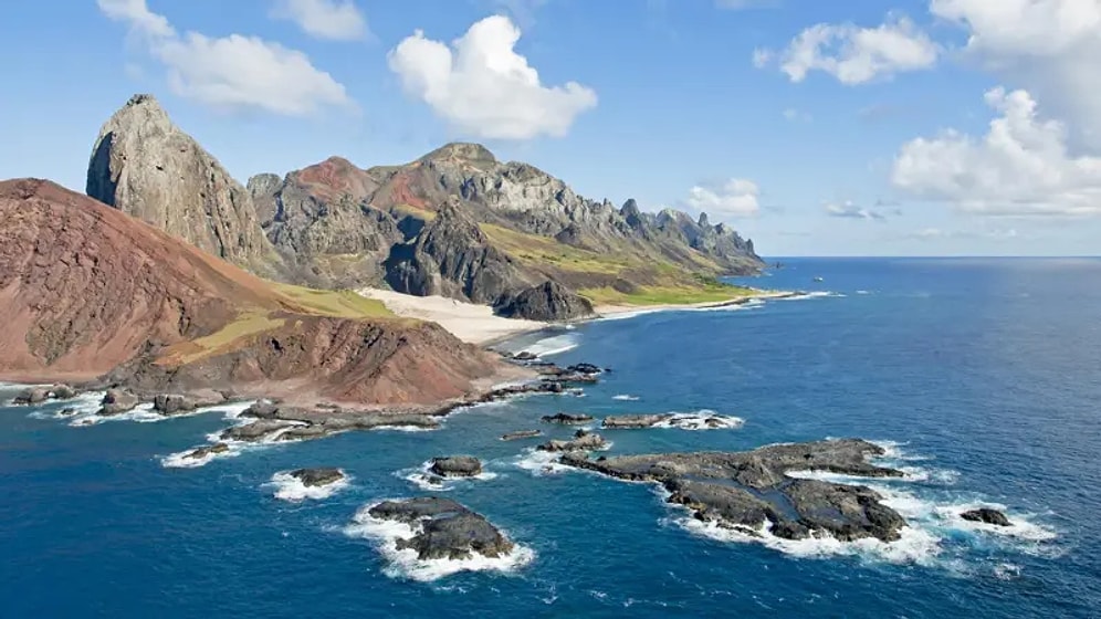 32 Soldiers Serve on a Deserted Island in the Middle of the Ocean: The Reason is Surprising