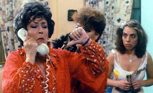 "Esperando la Carroza / Waiting for the Hearse (1985)" is a film that you are required to translate from Turkish to English. However, it seems that the title is already in both Spanish and English. If you could provide more context or a detailed description of the film, I would be able to assist you better.