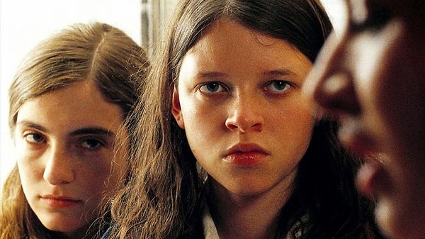 The Holy Girl / La niña santa (2004)