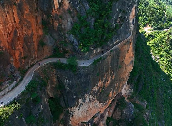 They Carved a 1.2-Kilometer Road on the Edge of a Cliff with Their Bare Hands!