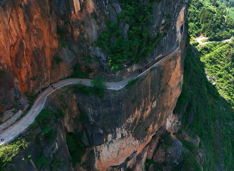 They Carved a 1.2-Kilometer Road on the Edge of a Cliff with Their Bare Hands!