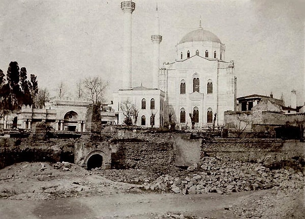 7. Pertevniyal Valide Sultan Külliyesi Muvakkithanesi ve Sebili