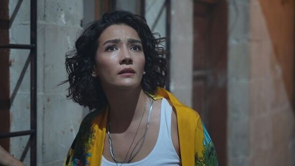 Ünlü oyuncu Aybüke Pusat, TRT dizisi Teşkilat'tan çıkarılmasının ardından Halef dizisinde başrol olmuştu.