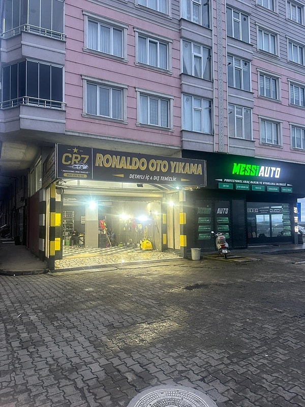 Messiciler ve Ronaldocular bu kez oto yıkama için karşı karşıya...