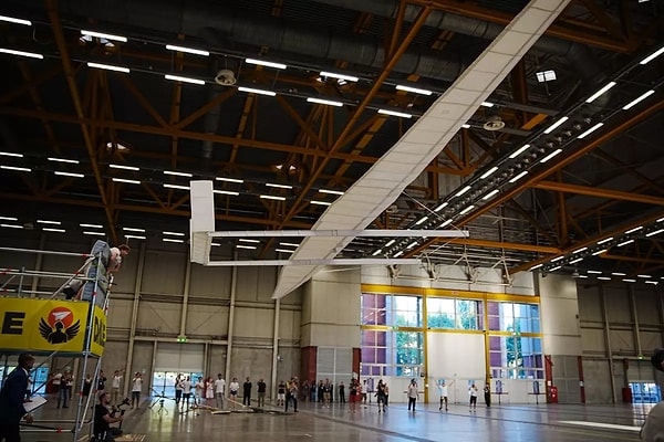 The paper airplane was designed based on the logic of a real airplane.