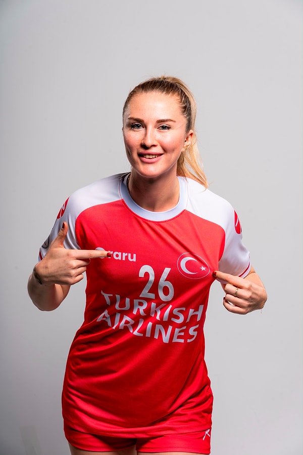 7. Hentbol, fiziksel ve zihinsel açıdan oldukça zor bir branş. Buna rağmen sizce neden hak ettiği ilgiyi göremiyor?