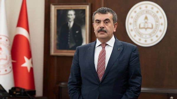 Milli Eğitim Bakanı Yusuf Tekin, AK Parti milletvekilleriyle bir araya geldiği özel toplantıda Türkiye'nin eğitim müfredatında yapılan köklü değişikliklerin detaylarını paylaştı.