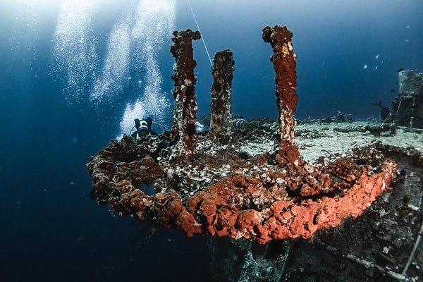 Çevre standartlarına uygun olarak temizlenen askeri gövde turizm ve deniz yaşamı için kalıcı bir kazanç sağladı