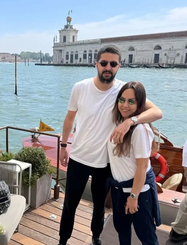 Ebru Gündeş'in yalnızca sesi değil, özel hayatı da yıllardır magazin dünyasının en çok konuştuğu başlıklardan biri olmayı sürdürüyor.