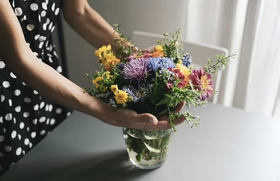Florists’ Best Kept Secret: The Mixture That Keeps Flowers Fresh for Days in Summer