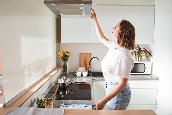 According to experts, kitchen extractors do more than just eliminate cooking odors or shower steam; they serve a dual function in hot weather, assisting in cooling the house.