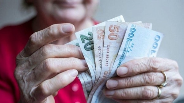 Emekliler kira, fatura ve gıda arasında sıkıştı...