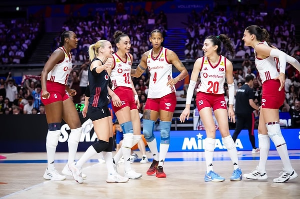 A Milli Kadın Voleybol Takımı, 2026 FIVB Milletler Ligi'nin (VNL) üçüncü haftasındaki ilk maçında Polonya'yı 3-1 yendi.