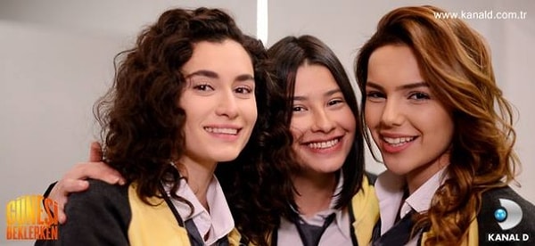 2014 yazına damga vuran Güneşi Beklerken dizisinin oyuncusu Merve Hazer, diziye dair yaptığı paylaşımla gündemde.