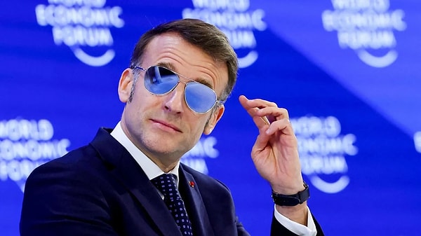Dünya Ekonomik Forumu’nda (Davos) dünya liderlerine hitap eden Fransa Cumhurbaşkanı Emmanuel Macron, siyasi mesajlarının yanı sıra sıra dışı imajıyla da zirveye damga vurdu.