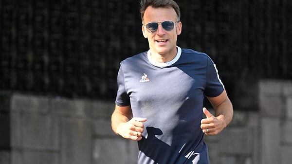 Fransız basınında yer alan tıbbi raporlara göre, Macron’un gözünde subkonjonktival kanama (gözdeki bir kan damarının yırtılması) meydana geldiği belirtildi.