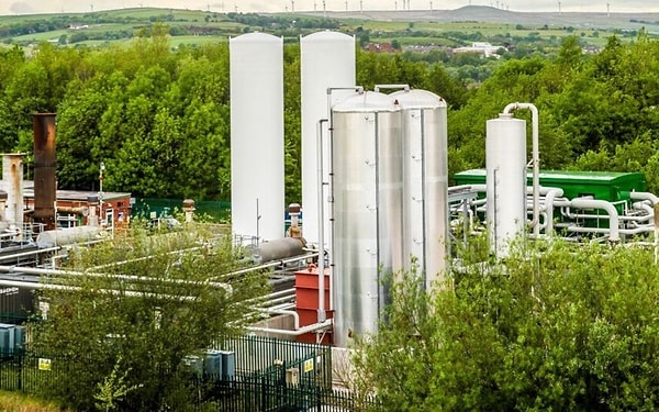 The liquid air storage system consists of three fundamental stages.