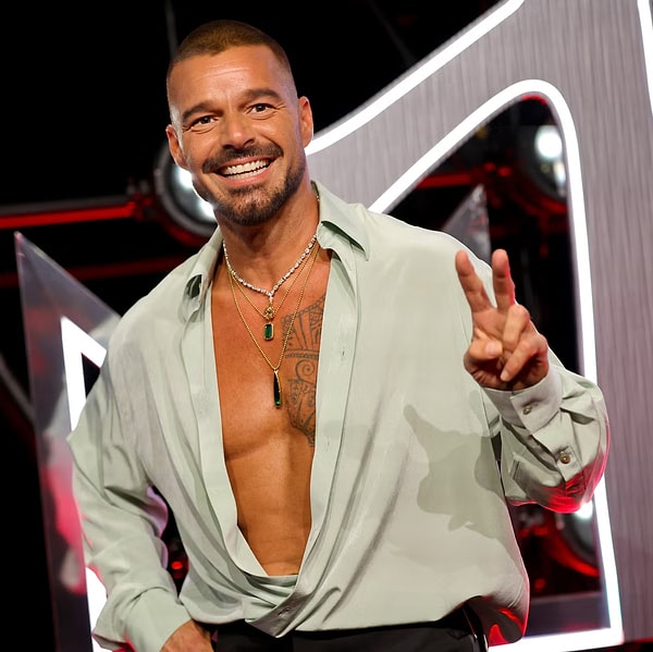 When we talk about the figures who left their mark on the late 90s, Ricky Martin undoubtedly comes to mind as one of the first.